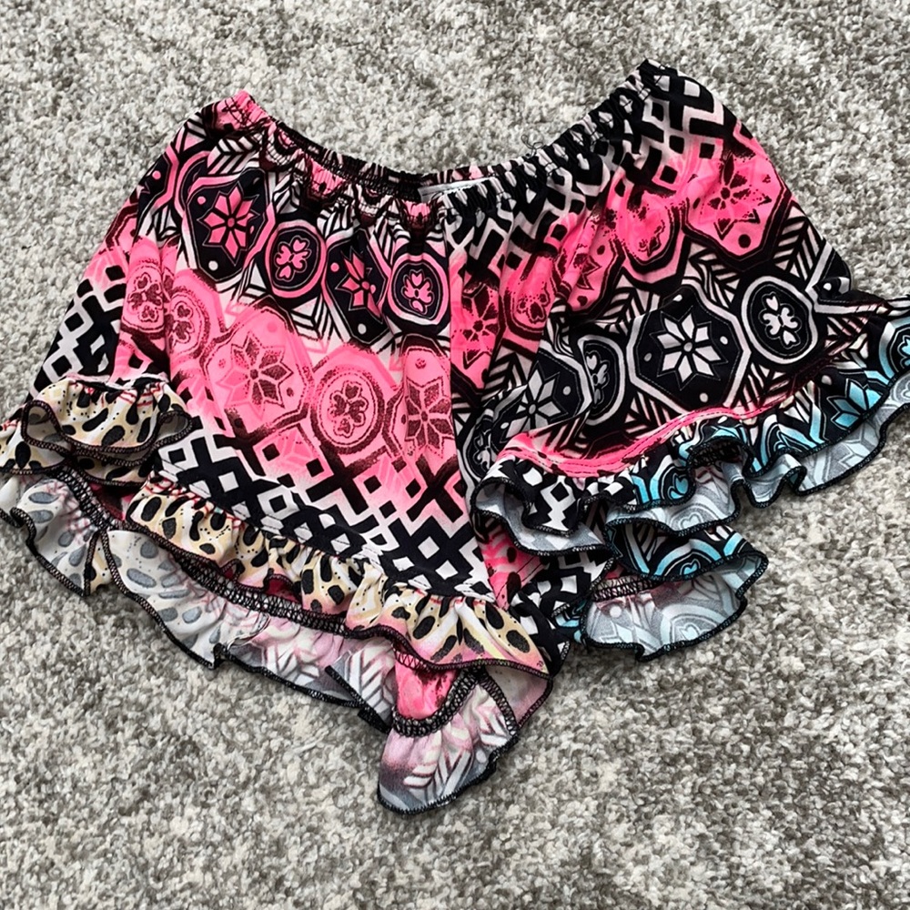 So Nikki Shorts with ruffle detail and fun pattern